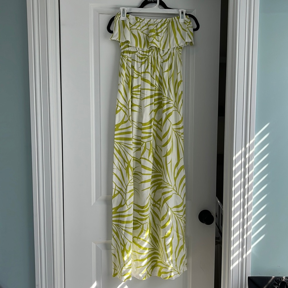 GORGEOUS strapless maxi dress! Perfect for beach pictures! Size S